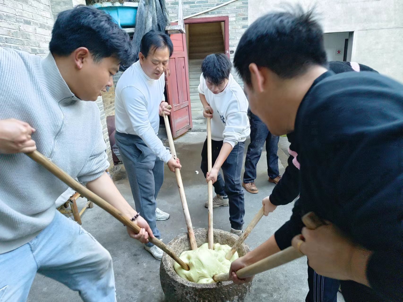 易順建工集團：體驗黃粿制作，傳承傳統(tǒng)文化