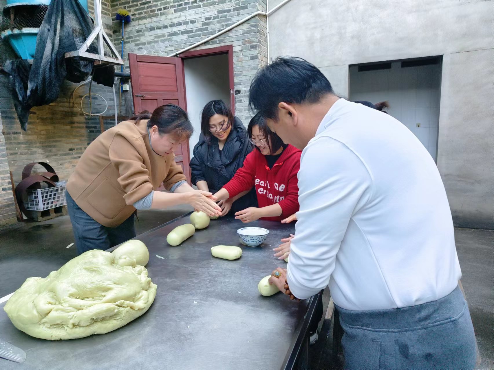 易順建工集團：體驗黃粿制作，傳承傳統(tǒng)文化
