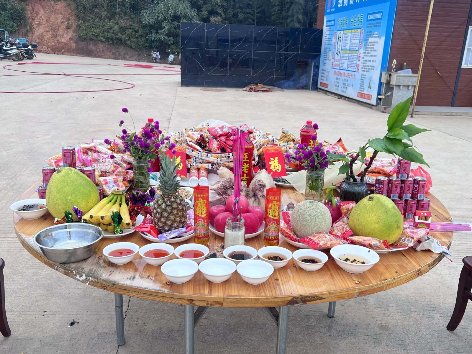 易順建工集團有限公司承建的松溪縣三和循環(huán)經(jīng)濟產(chǎn)業(yè)園標準化廠房和基礎(chǔ)設(shè)施提升項目——標準化廠房建設(shè)項目封頂大吉！