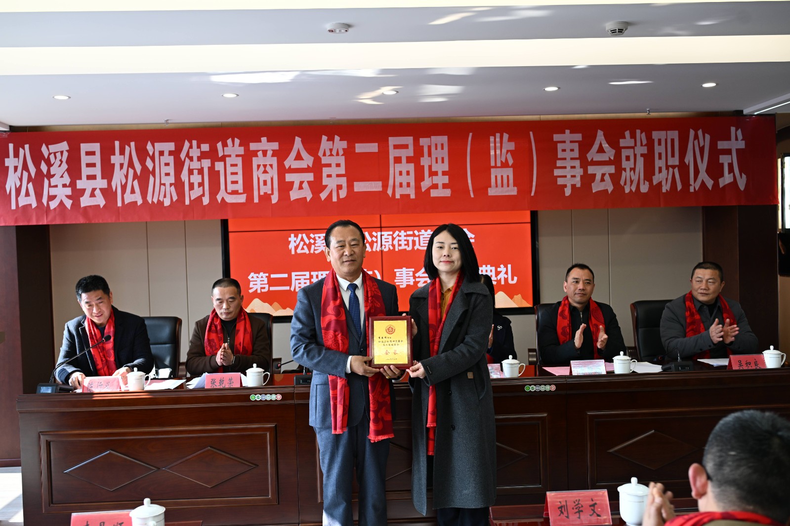 喜報(bào)！易順建工集團(tuán)有限公司李易順董事長(zhǎng)連任松源街道商會(huì)第二屆會(huì)長(zhǎng)